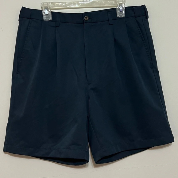 Haggar Men's Pleated Front Navy Blue Shorts Size 36. B1 - Picture 1 of 9